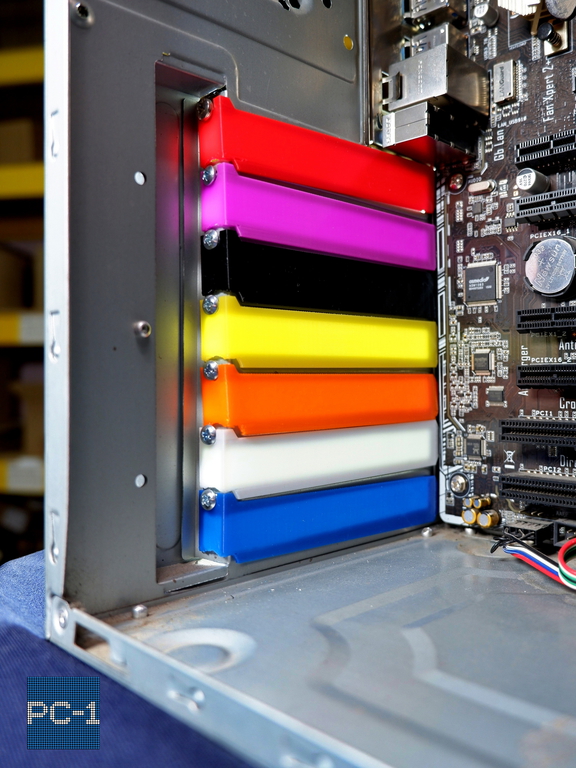 7шт. Цветная Заглушка задняя для PCI слотов ПК пластиковая. Планка в компьютерный в корпус ATX 120x20x13мм, винты в комплекте. - Pic n 309184