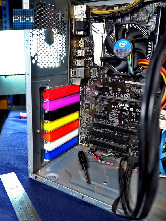 7шт. Цветная Заглушка задняя для PCI слотов ПК пластиковая. Планка в компьютерный в корпус ATX 120x20x13мм, винты в комплекте. - Pic n 309184