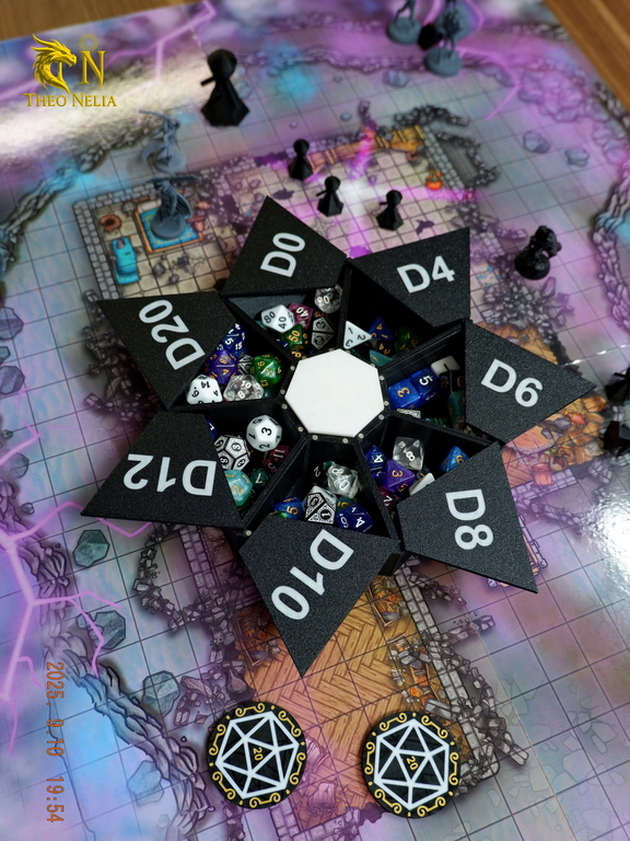 19x19x5см Дайсбокс для костей DnD «Артефакт мастера». Шкатулка Подземелья и драконы 8 секций. Атрибуты мастера ДнД коробка для хранения дайсов.  - Pic n 309212