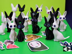 2шт. Фигурка Черный и Альтер Белая кошка подруга «ДзиДзи» 7см, из Аниме «Ведьмина служба доставки» + Стикеры Миядзаки в подарочной упаковке. - Pic n 309219